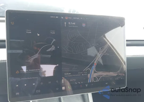 2026 Tesla Model Y Long Range Dual Motor All-Wheel Drive/Long Range Launch Series z USA, uszkodzony, nr VIN 7SAYGDEE6TF459276